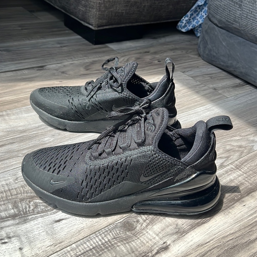 All black Airmax 270. Barely worn. Like new condition